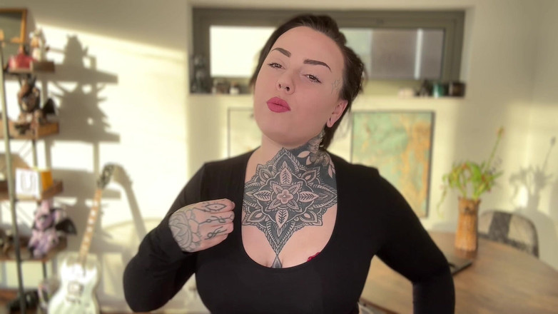 Miss Valentina: În pat cu instrucțiuni de masturbare