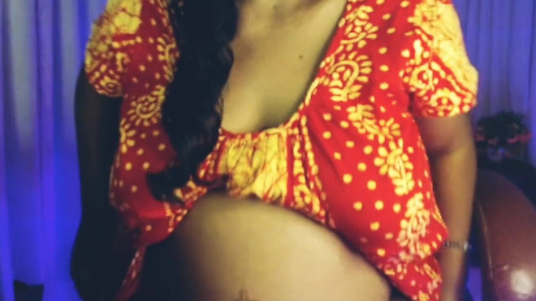 HotGirl21: Mengongkek Pantat Dalam Gaya Doggy Dengan Urutan Buah Dada Crème.