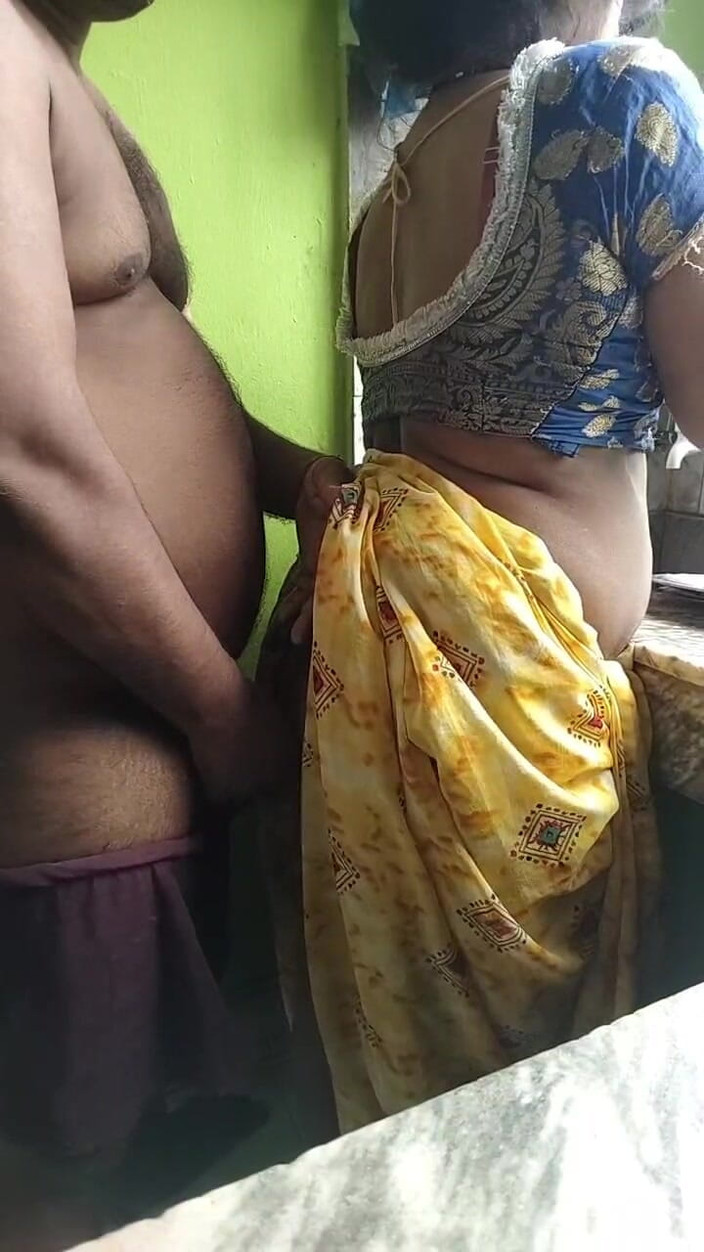 FULLMJEDETI: Otřený zadek Deshi Bhabhi Bartan byl čas
