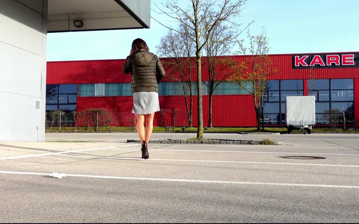Loreley add: Crossdresser Pisses in Pantyhose in Outdoors
