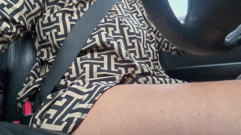 Step Mommy: Ibu tiri seksi yang elegan mengemudi dengan ceria untuk bekerja...