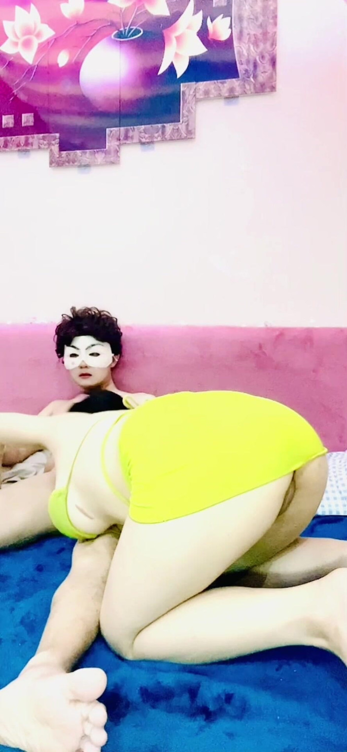 MiuBabee: Una Ragazza Oscena Con Un Misterioso Cotone