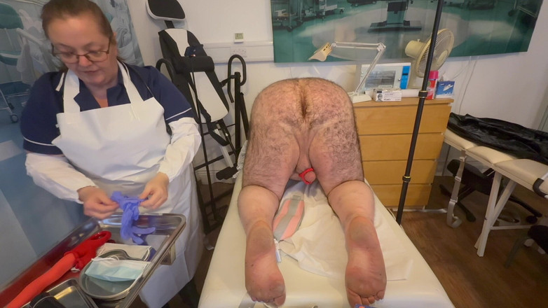 Aaexperiencesltd: Teil 1: Matron satana und Mr. Jones anal-untersuchung!