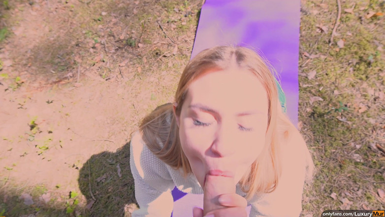 ReplayXXXLady: Je baise ma copine dans un parc public - on a...