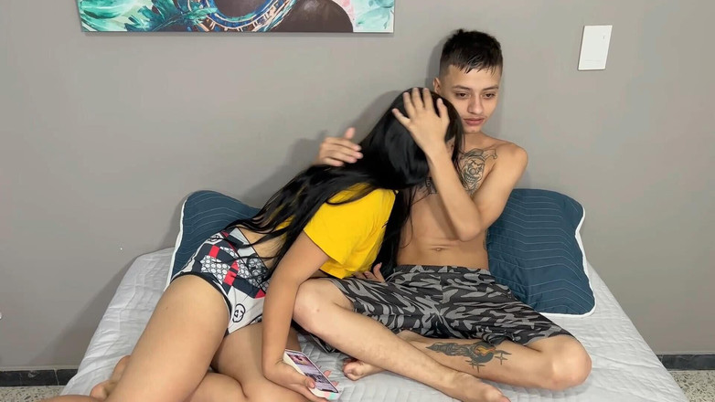 zacymaddy: 我在她与男友争吵时安慰我的继妹，我在她美味的屁股中射精