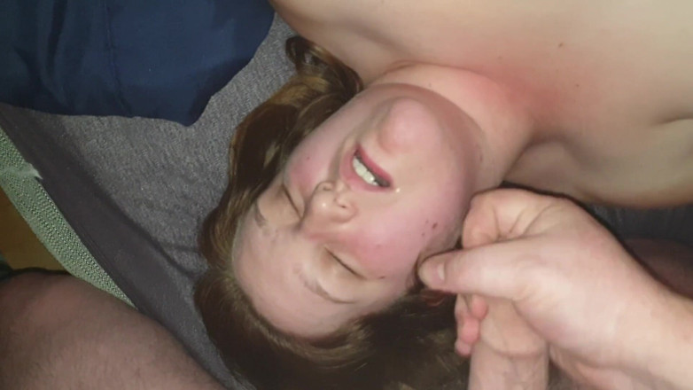 BBW Beth: Beth si cewek semok ini lagi asik ngentot dildo sampai...