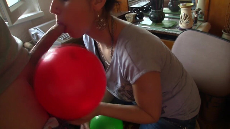 Facial flavor: Kapüşonlu, balonlu, süper seksi oral seks sahneleri