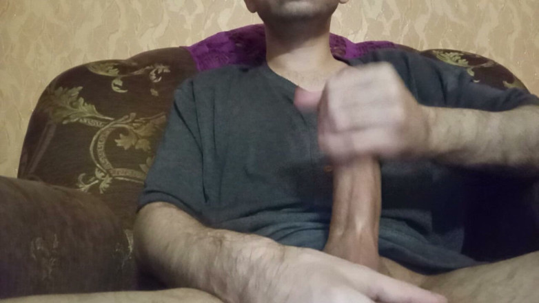Alex Metallov: Tesão de cara masturbando seu pau para você. Aproveite