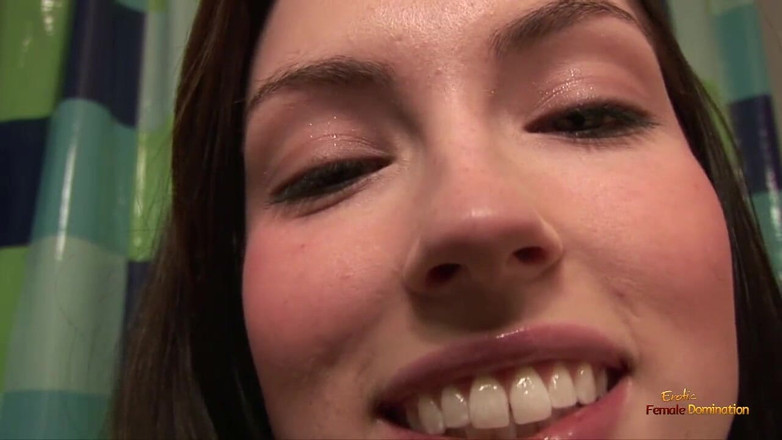Erotic Female Domination: Nadržená holka si představuje hrát si s velkým tlustým ptákem