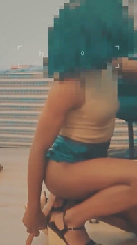 적절한 액세서리와 통제할 수 없는 시선들