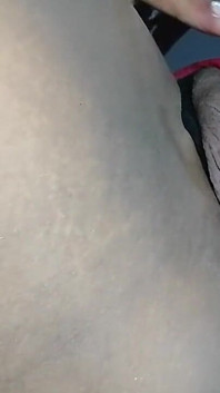 Ich sah, wie meine stiefmutter sie selbst berührte, und ich ging zu ihr rein