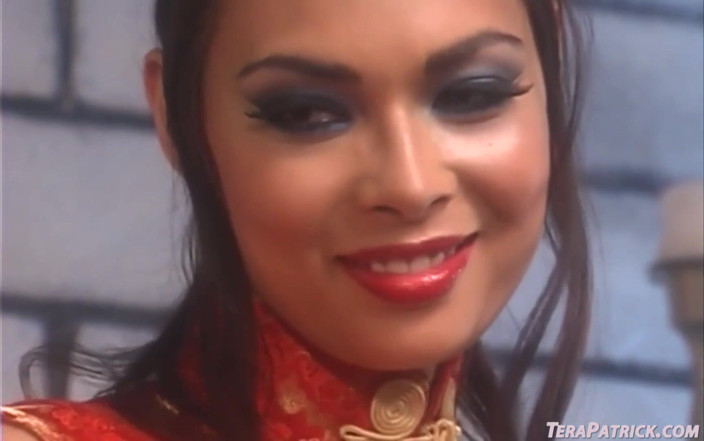 Tera Patrick: Tera Patrick monta una polla dura en una orgía