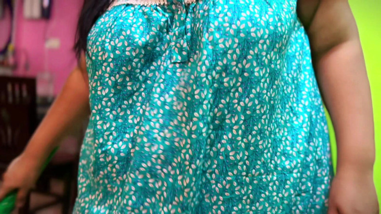 Your Boy's Cum: POV: Sexy indická služka s velkým zadkem vymete mi pokoj...