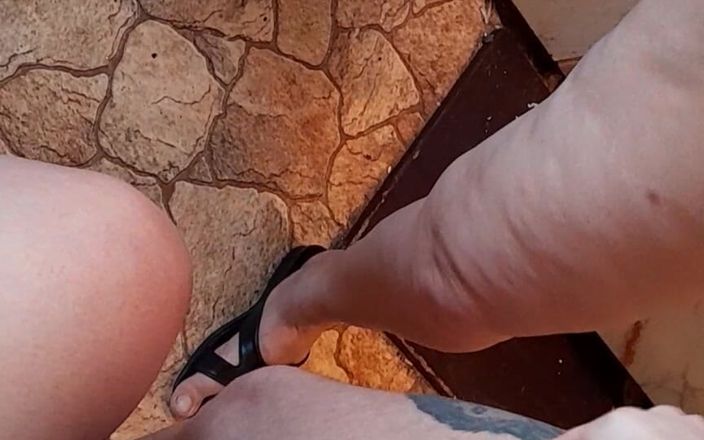 Lesbian-illusion: Tři kamarádi na kolejích honí své kundičky ve sdílené kuchyni