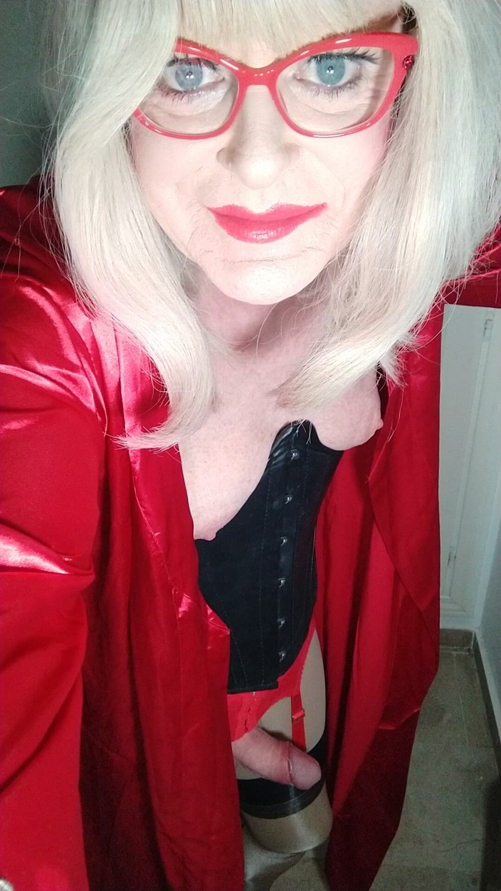 Emma Browne: Quick Cum Crossdresser
