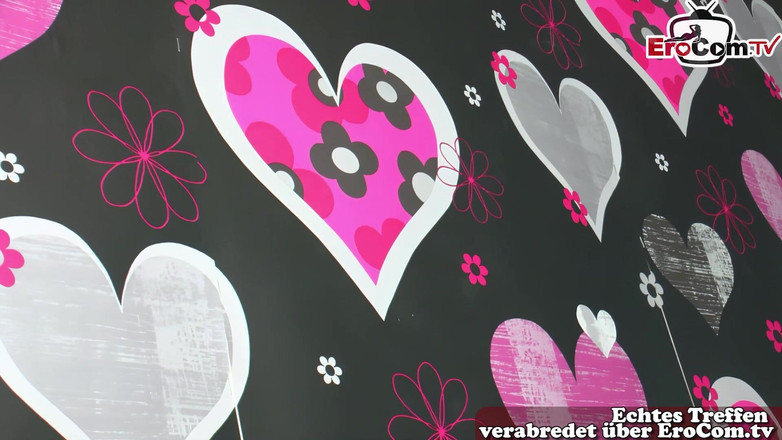 EroCom: Sorellastra Tedesca Offre Al Fratellastro Sesso per Qualche Soldo