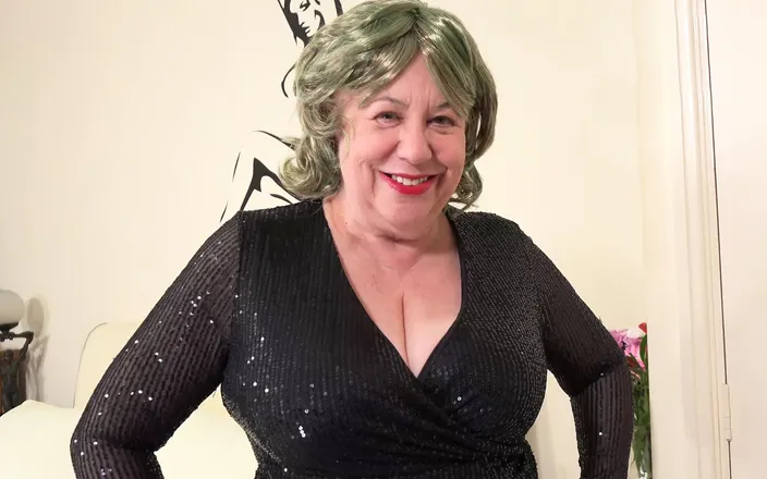Dirty Doctors Clips - Solo Mature Playtime: Auntie Trisha Home From a Party