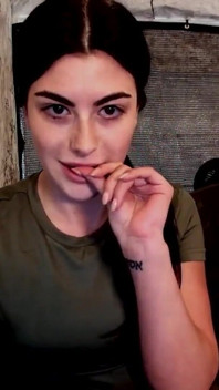 Aksi hot lesbian tentara sange dengan toket besar alami dan memek berbulu lagi asik fingering