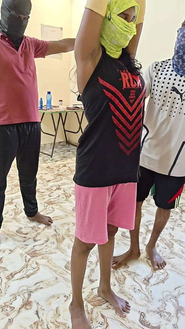 Thesana: Boxerský trenér a student šuká nevlastní matku a nevlastní dceru