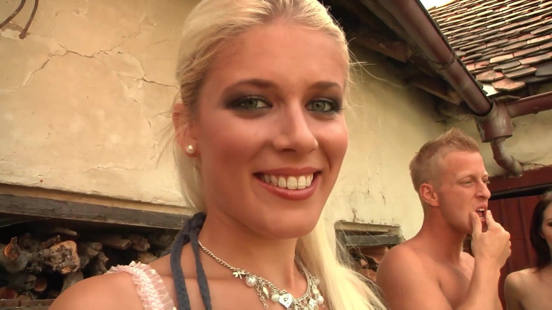 Casting GIRLS AND FIRST PORNO: Sandy Teeny Casting Bionde Scopata Selvaggia All'aperto