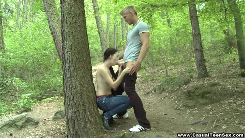 Casual Teen Sex: Tidak dapat ditahan dan dia tahu ia