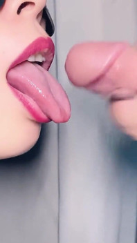 Primo piano di kissy: dolce gioco orale
