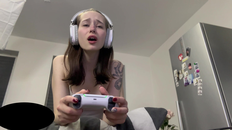 HannahKim: Zatímco kráska hrála tanky, já jsem ji šukal, krásný zadek