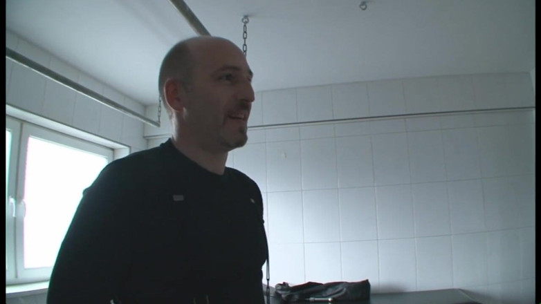 Absolute BDSM films - The original: Biciuirea pizdei umilește