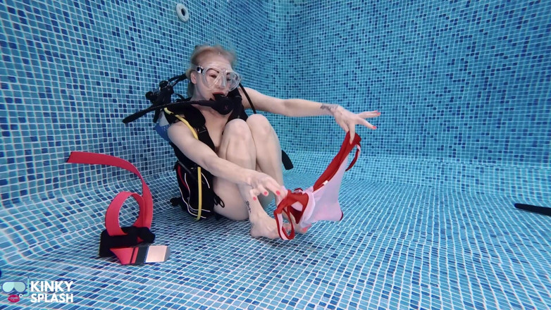 UKCuteGirl Lucy Lauren: Provocare subacvatică Scuba Strip &amp; Climax vibe