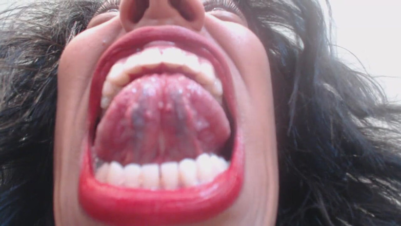 Golden lace: Freaky Mouth and Tongue
