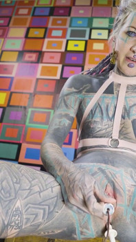 Harnais solo en latex, jeu électro - séance bdsm perverse