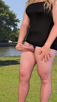Waria seksi lagi pamer sekilas
