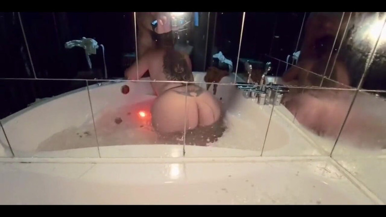 KarmenMilf: Sexo Caliente En El Jacuzzi, Mamada Bajo El Agua Y...
