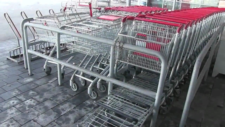 Popp Sylvie: Cum at the supermarket