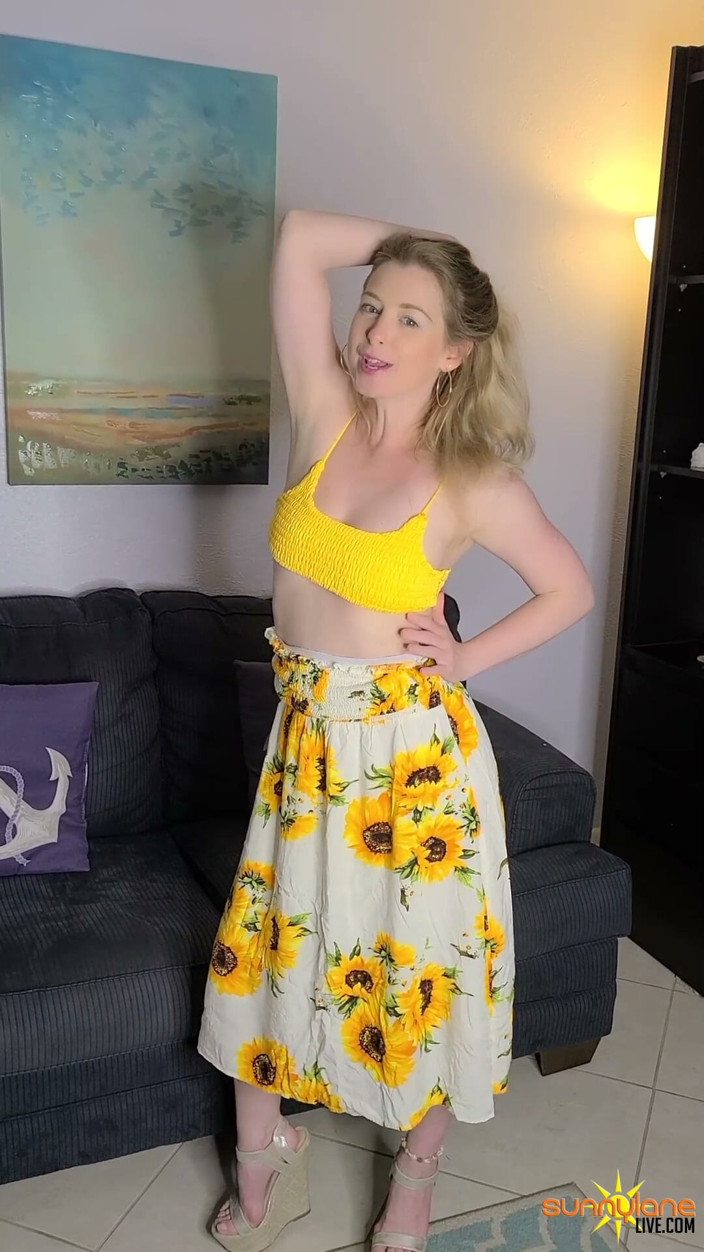 Sunny Lane: Sunny Lane Gets Eaten Out by Vicky Vette at Photoshoot