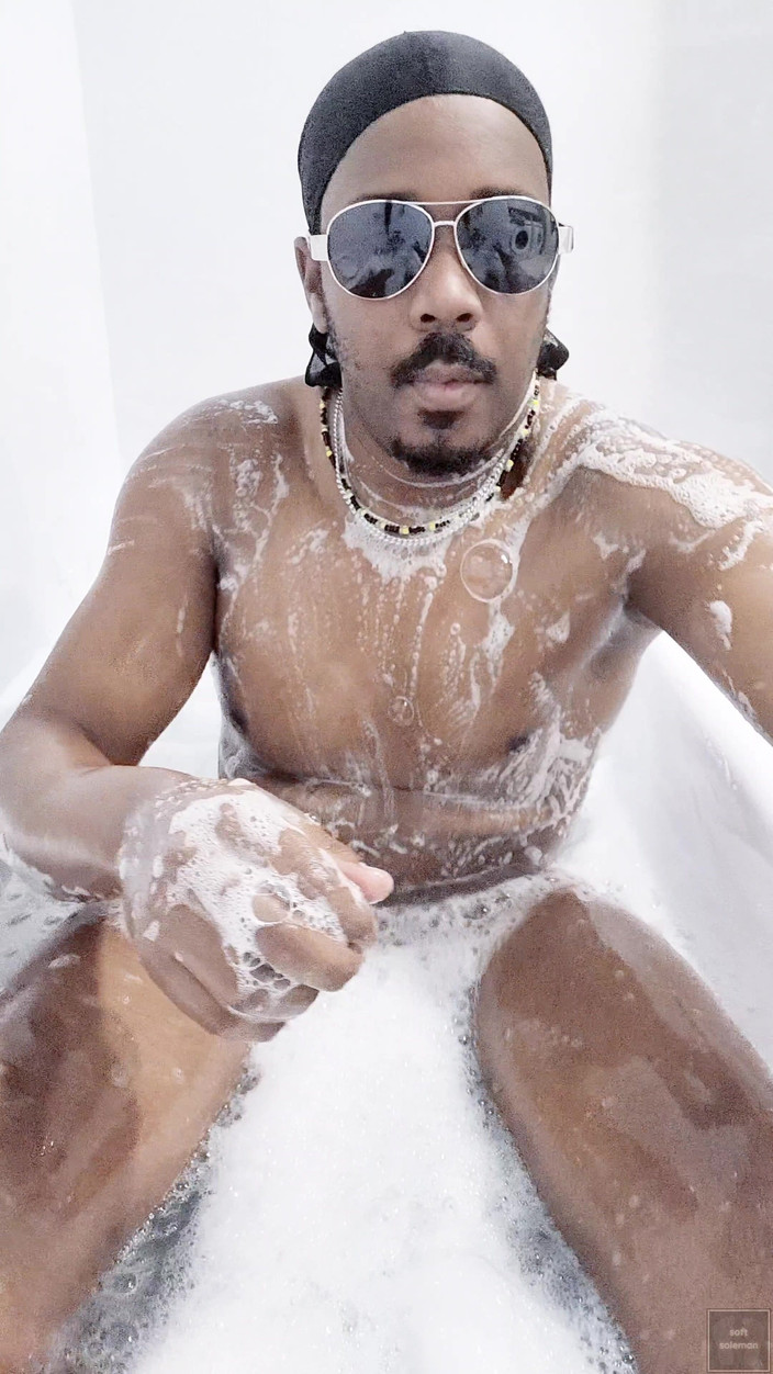 Soft Soleman: Tôi rửa cơ thể của mình trong bồn tắm 6 - không...