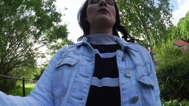 Faye Taylor: Pink jeans pissing outdoor