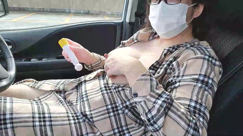 aika: Donna sposata che si masturba in macchina