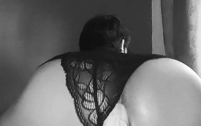 Slimmy_Sree: Seducându-se de la sine și călărind un vibrator