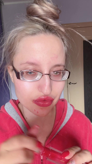 FinDom Goaldigger: Asmr muz pembe ruj yiyor - dudak fetişi yemeği fetişi ruj...