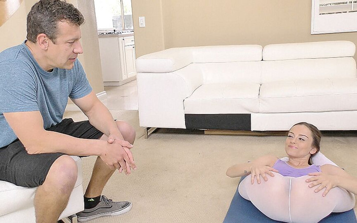 Get Your Fix: Il fidanzato yoga flessibile del figlio scopa il suo patrigno