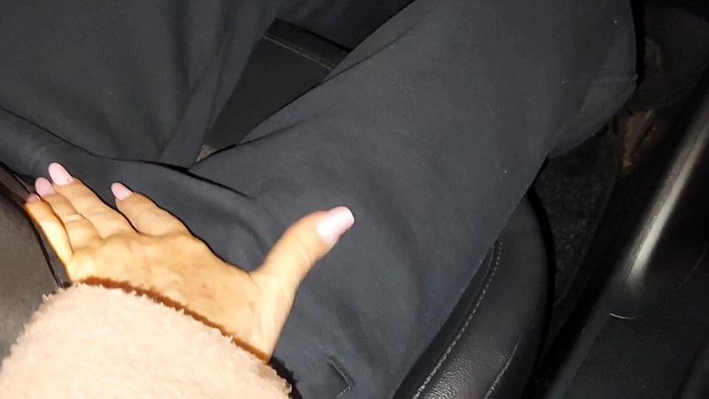 Step Mommy: 차에서 배다른 아들을 괴롭히는 미시 새엄마, 스타킹을 입은 섹시한 다리