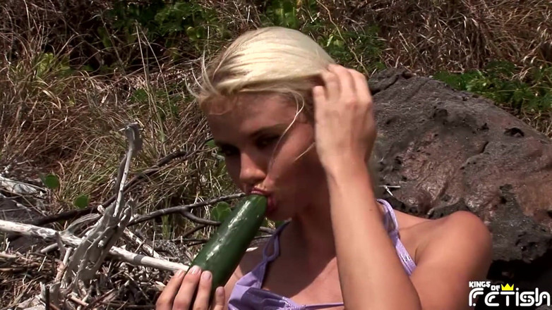 Inter-racial: Hot chick gets fucked by a black guy on the...