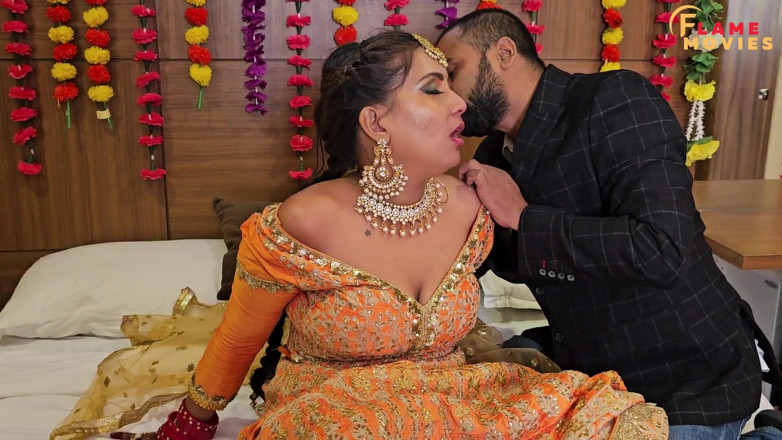 DesiHeat Studio: 쪼이는 보지와 처녀 보지를 따먹는 Razia Bhabhi