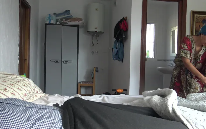 Souzan Halabi: Cleaning Cheats with Black Tourist in Hotel in Istanbul