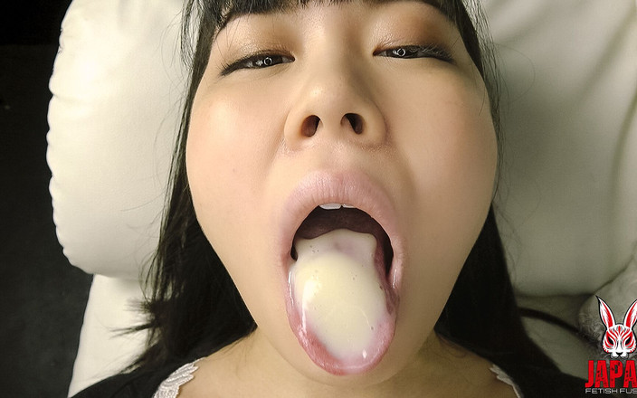 Japan Fetish Fusion: Ena Yuzuriha의 혀 관찰과 침 페티시즘