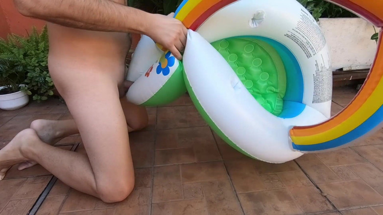 Inflatable Lovers: Nafukovací bazén