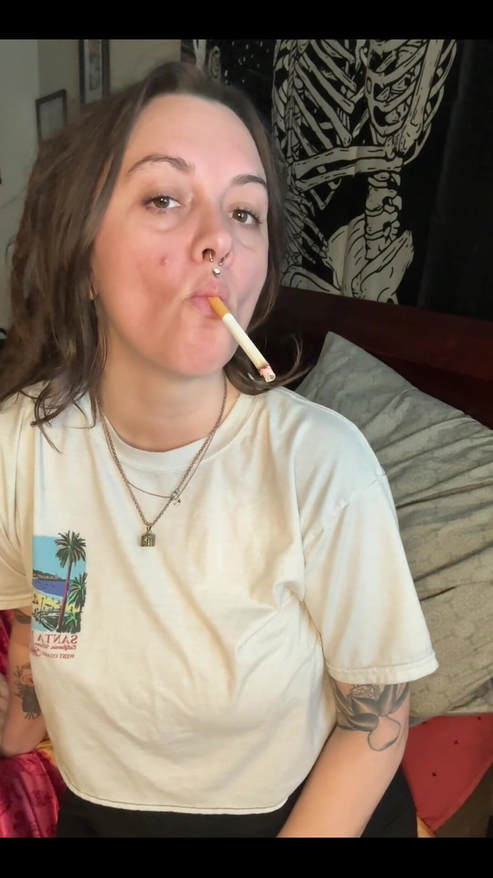 Chery Trees: バーチャル喫煙セックス、乗馬視点、そしてチェリーツリーズとのよだれ垂らし