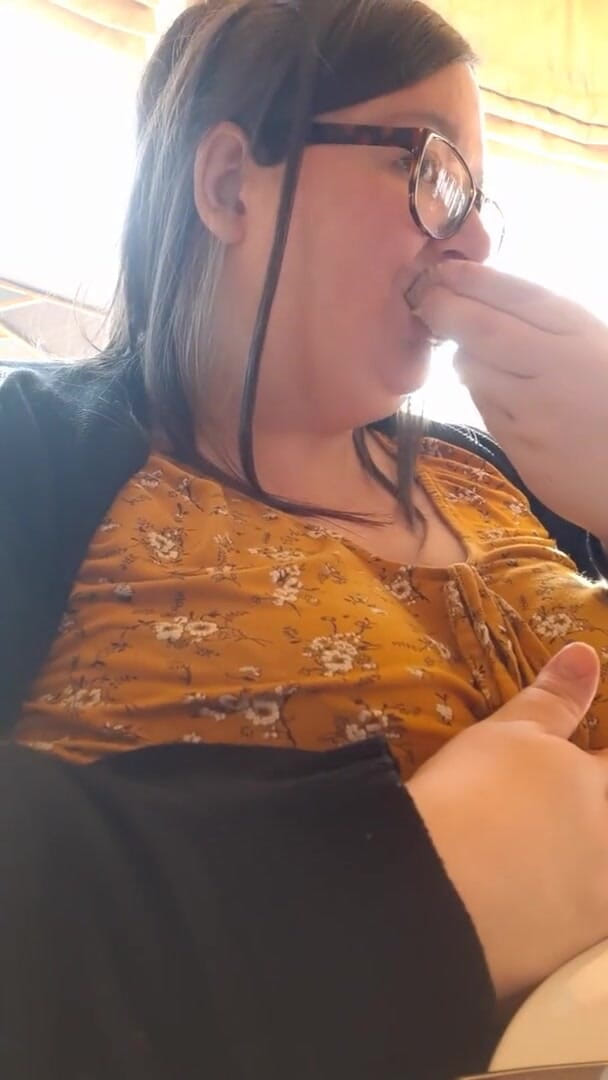 SSBBWLadyBrads: BBW SSBBW eating a full English whilst (no audio)
