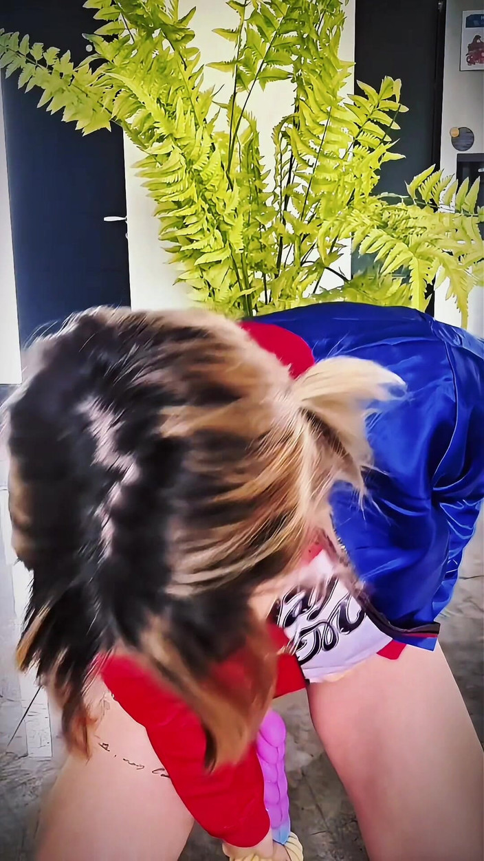 GIULIANA_OFFICIEL: Harley Quinn Marvel Melekatkan Kelawar Besbol